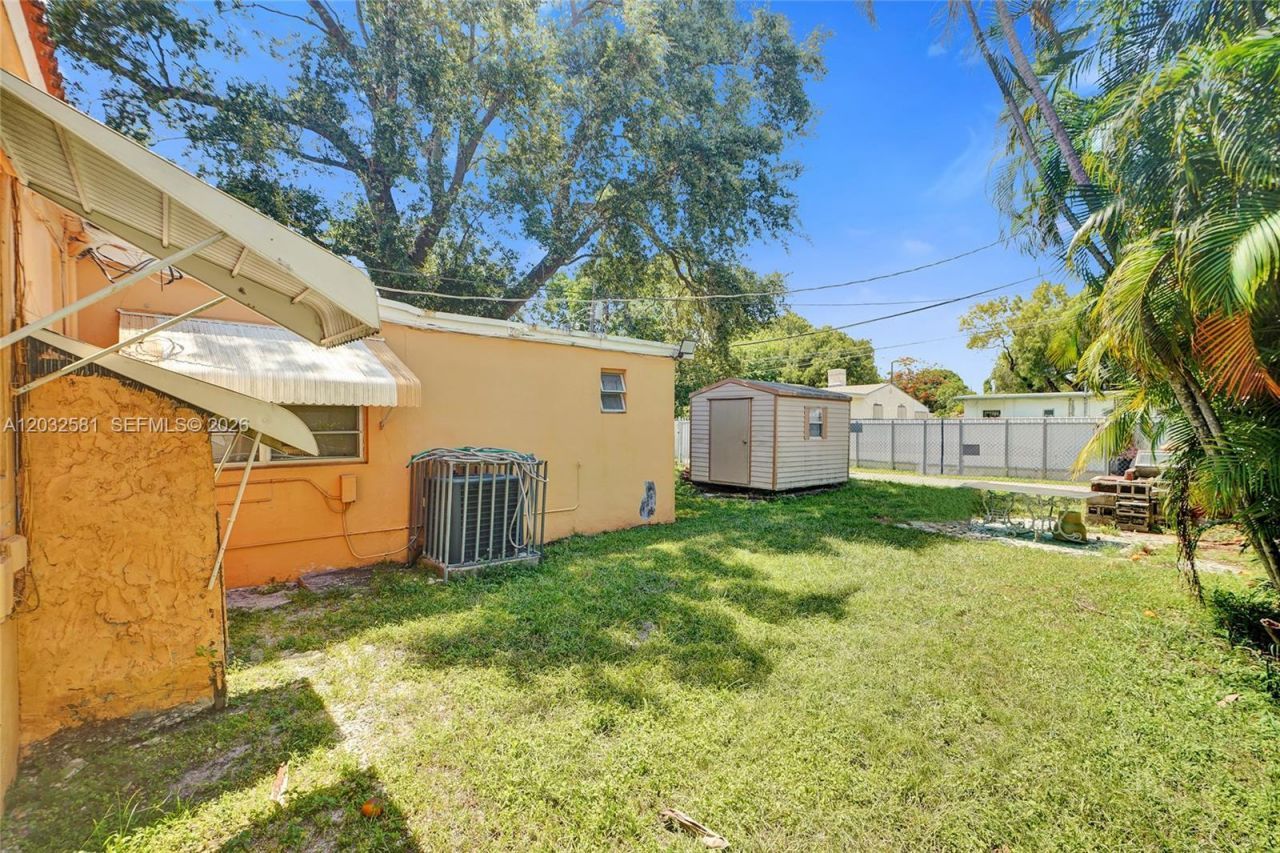 555 NW 46th St , Miami, FL 33127 Photo