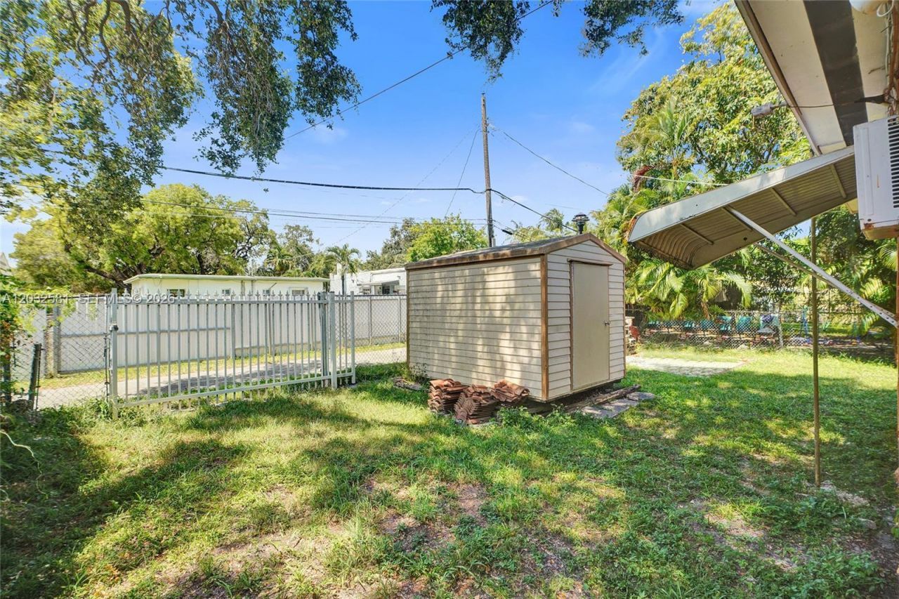 555 NW 46th St , Miami, FL 33127 Photo