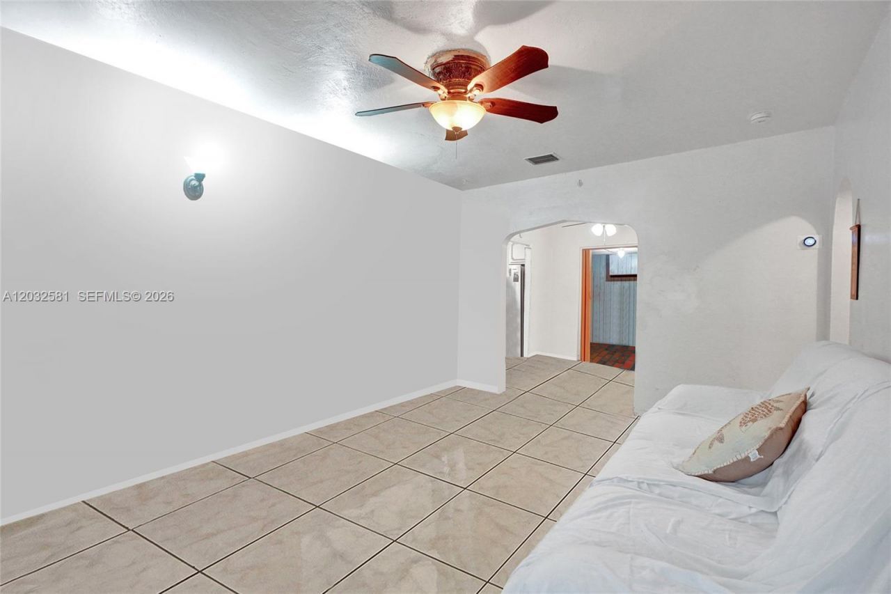 555 NW 46th St , Miami, FL 33127 Photo