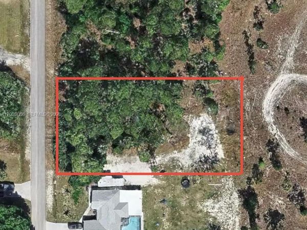 1010 Henry Ave , Lehigh Acres, FL 33972
