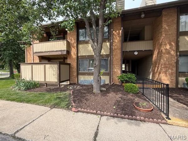 7 Fairways , St Charles, MO 63303