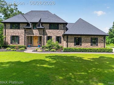 201 Mystic Meadows Court, Hartland Twp, MI 48843