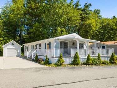 2545 Lakeshore Road, Applegate Vlg, MI 48401