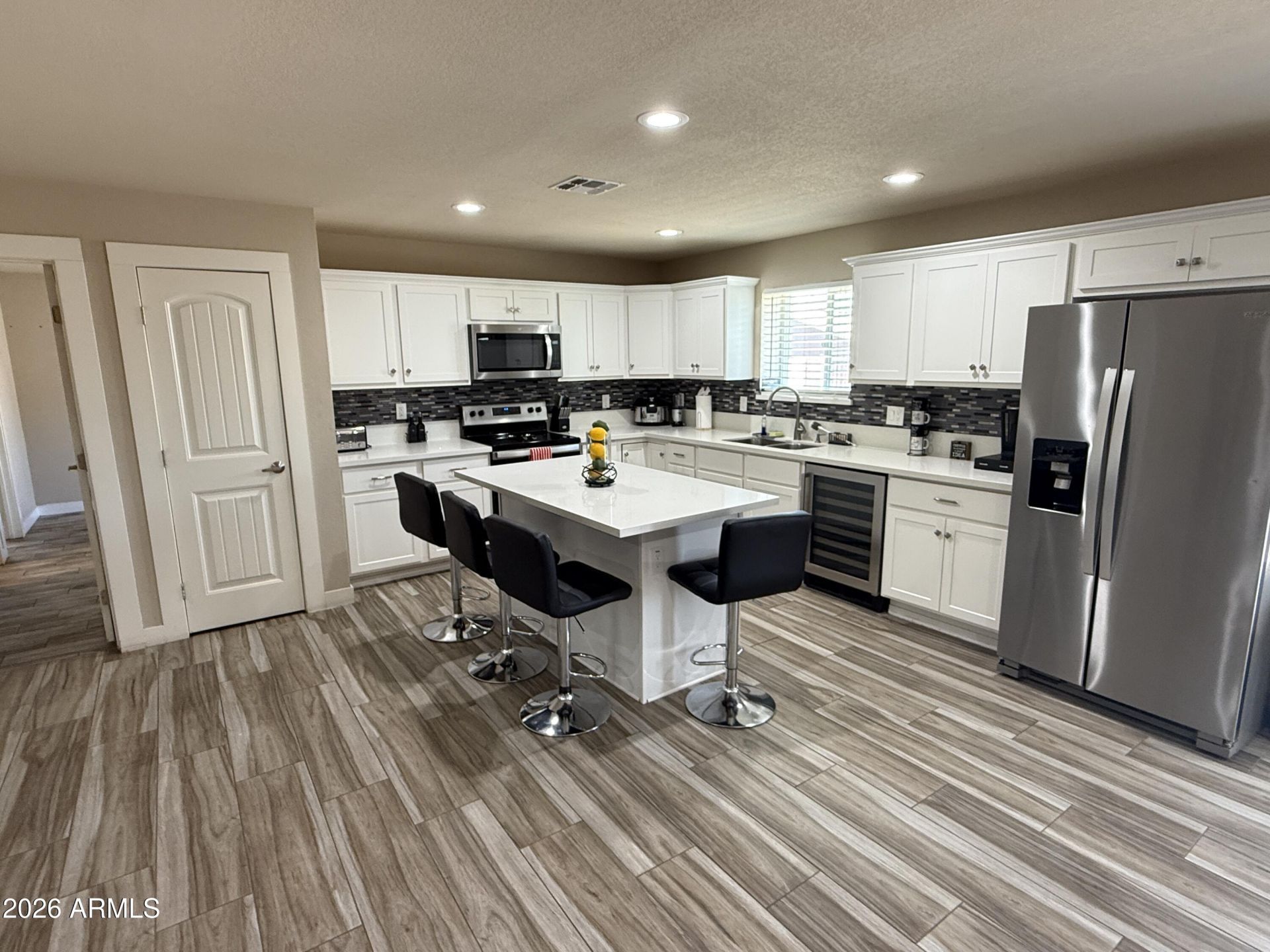 1114 E Desert Drive, Phoenix, AZ 85042 Main Photo