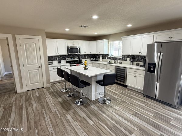 1114 E DESERT Drive, Phoenix, AZ 85042