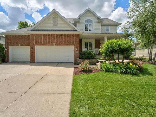 606 Pleasant Valley Parkway, Waunakee, WI 53597