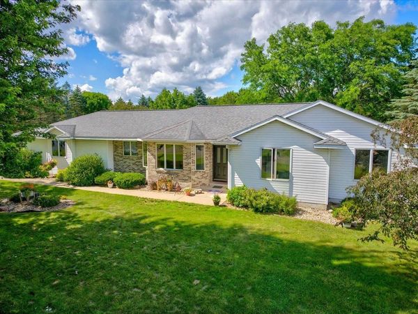 W7852 Donlin Drive, Pardeeville, WI 53954