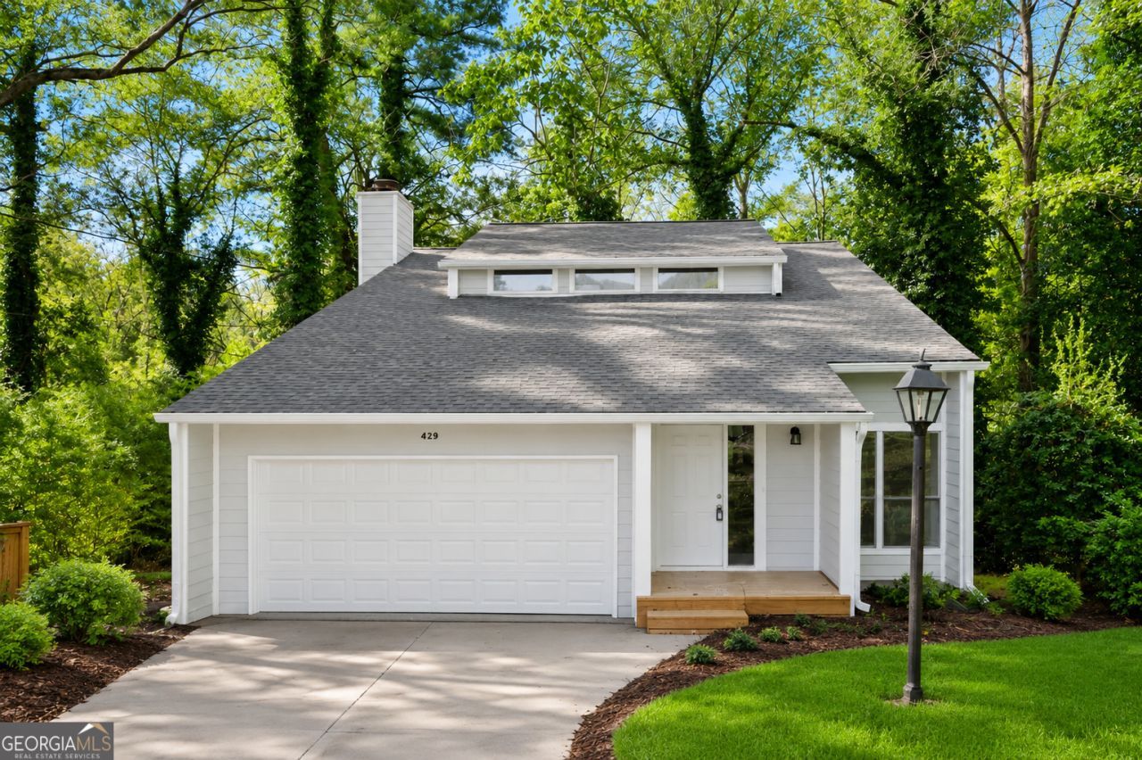429 Rue De Chateau, Stone Mountain, GA 30083 Main Photo