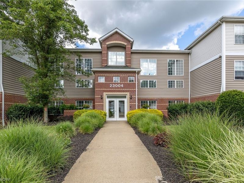 23004 Chandlers Lane, Unit 220, Olmsted Falls, OH 44138 Photo 1