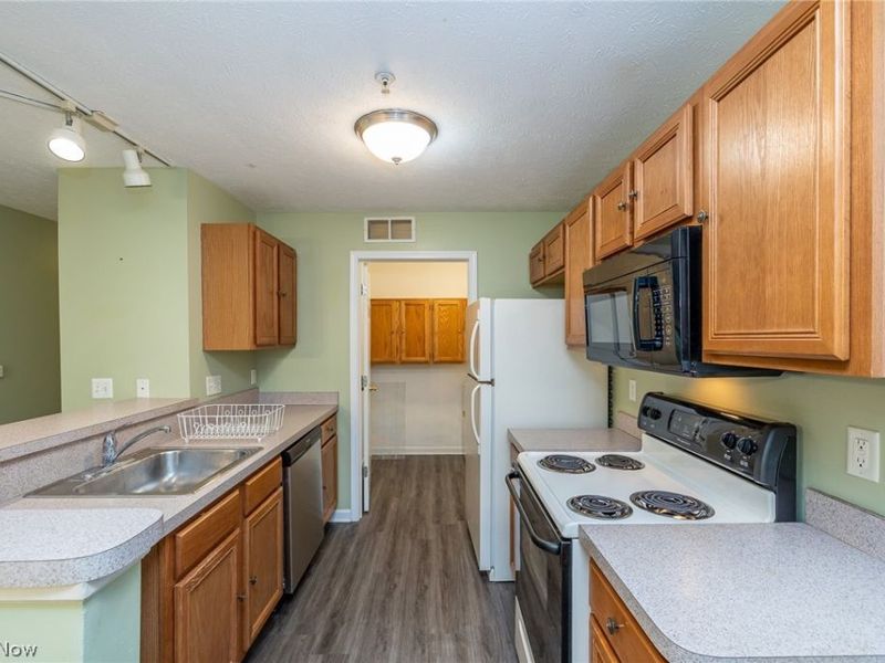 23004 Chandlers Lane, Unit 220, Olmsted Falls, OH 44138 Photo 10