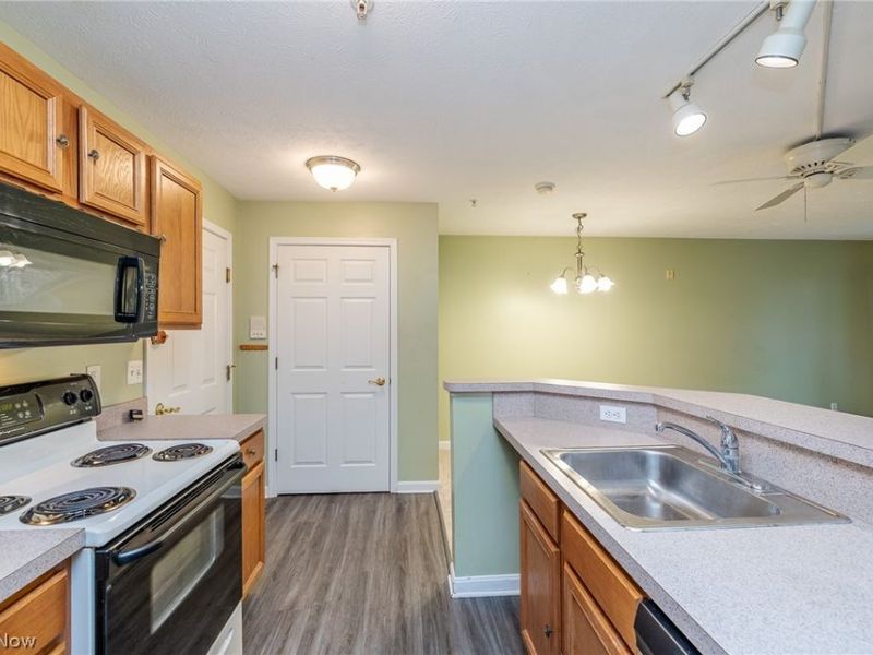 23004 Chandlers Lane, Unit 220, Olmsted Falls, OH 44138 Photo 13