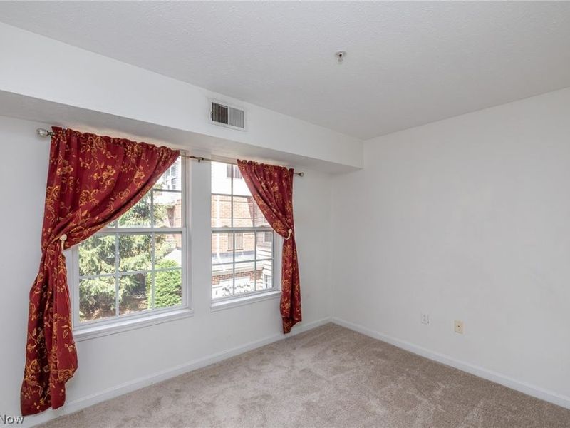 23004 Chandlers Lane, Unit 220, Olmsted Falls, OH 44138 Photo 16