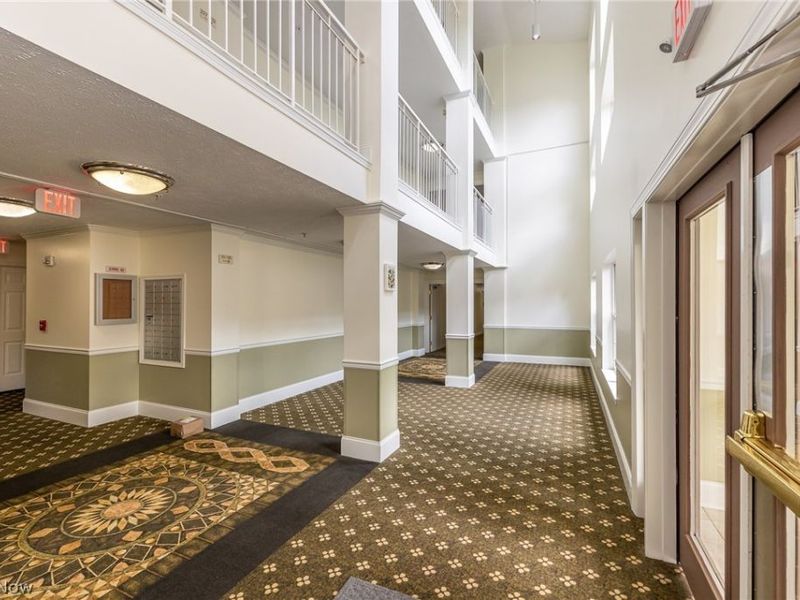 23004 Chandlers Lane, Unit 220, Olmsted Falls, OH 44138 Photo 2