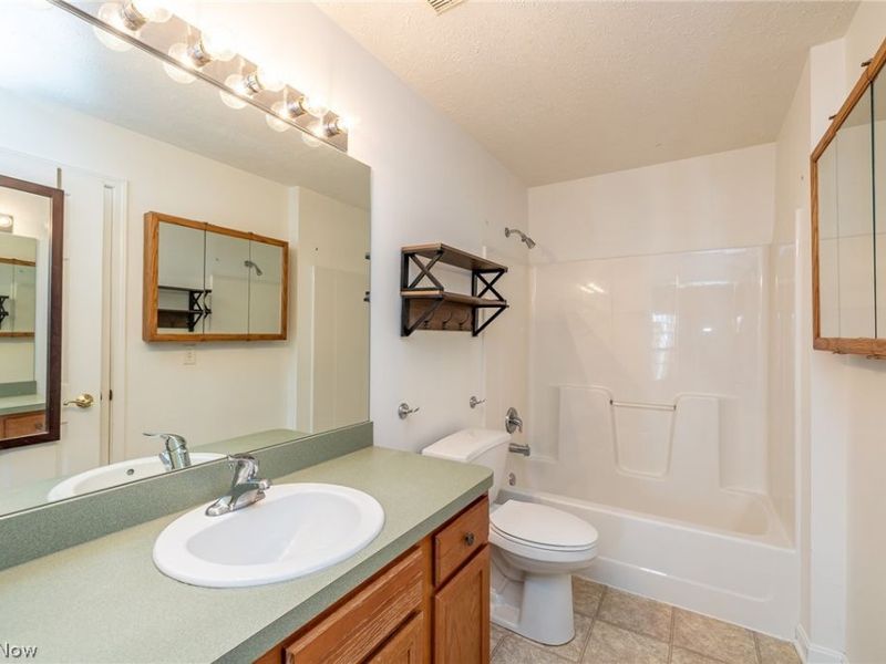 23004 Chandlers Lane, Unit 220, Olmsted Falls, OH 44138 Photo 21