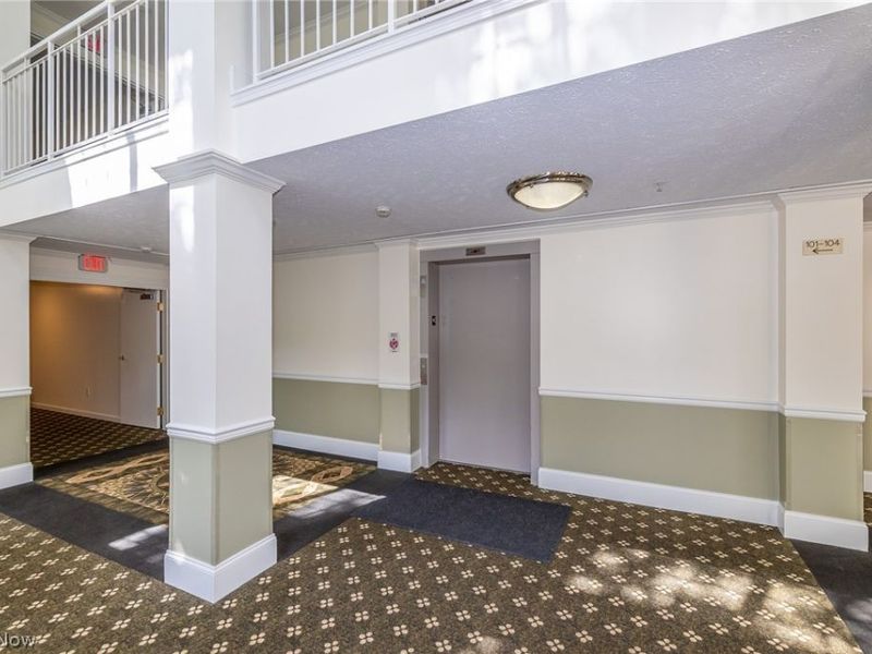 23004 Chandlers Lane, Unit 220, Olmsted Falls, OH 44138 Photo 3