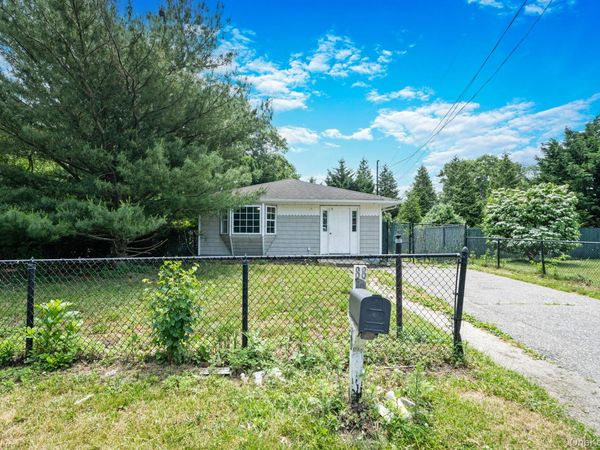88 Eleanor Avenue , Mastic, NY 11950