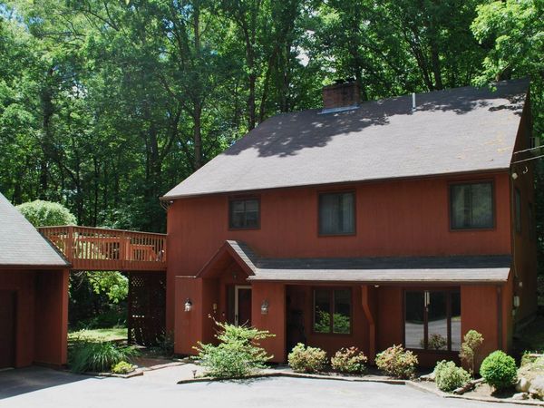 43 Camelot Drive, Bedford, NH 03110