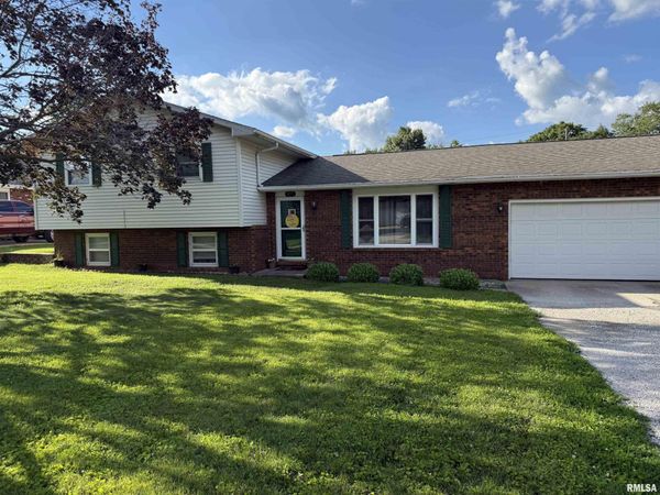 309 E Conrey Street, Williamsville, IL 62693