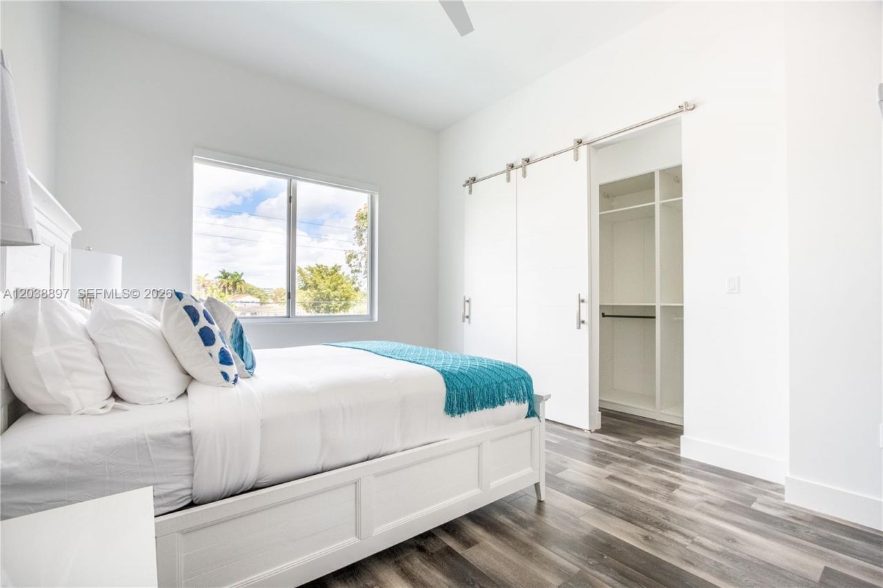 3461 SW 25th St , Unit B, Miami, FL 33133 Photo