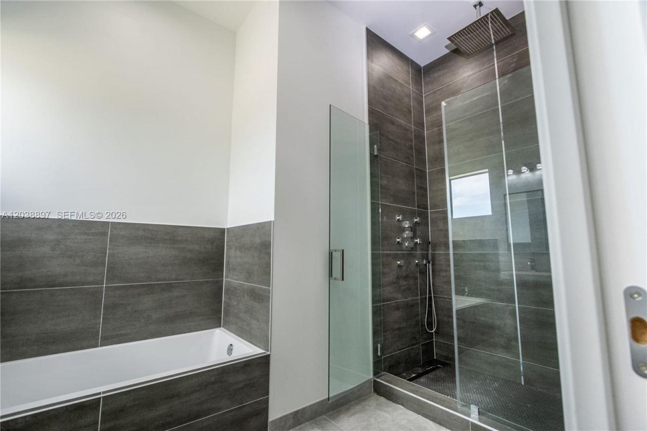 3461 SW 25th St , Unit B, Miami, FL 33133 Photo