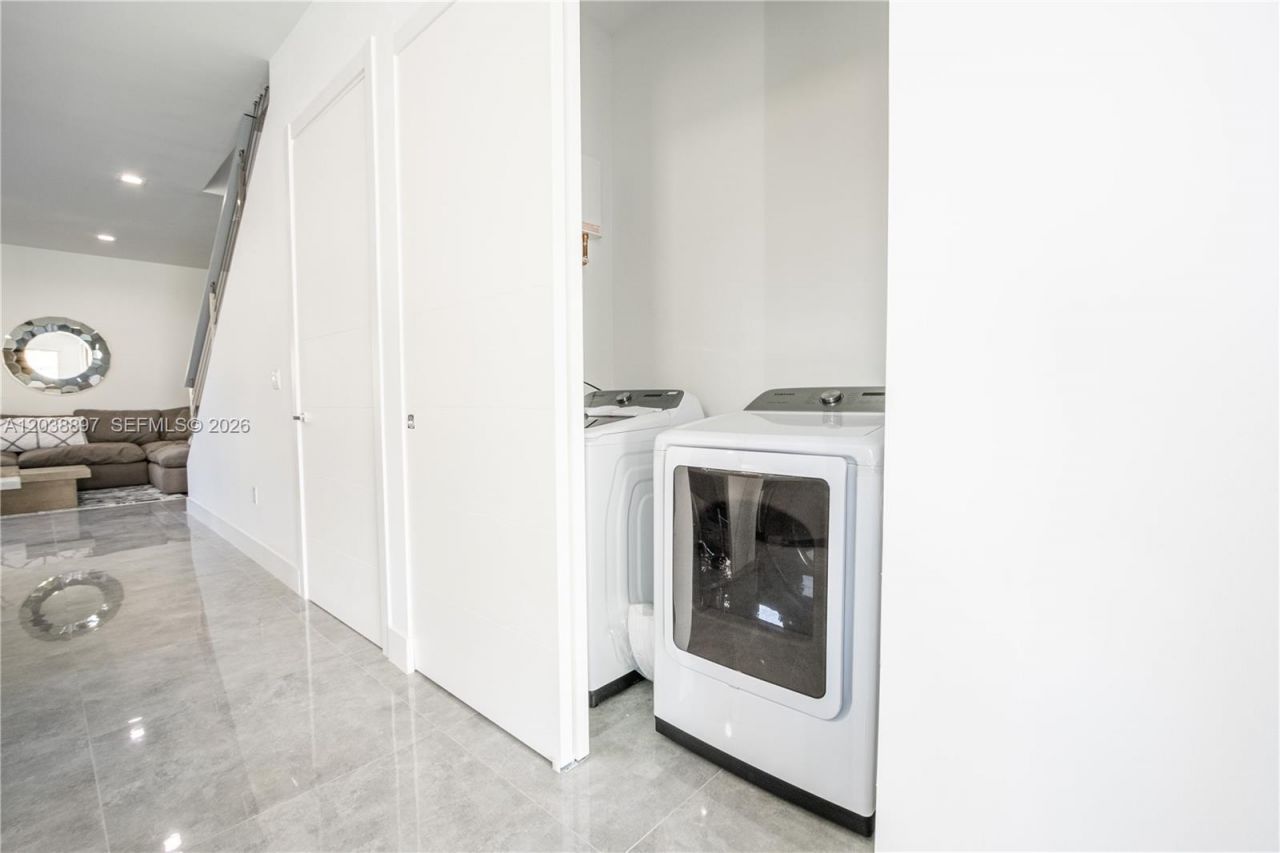 3461 SW 25th St , Unit B, Miami, FL 33133 Photo