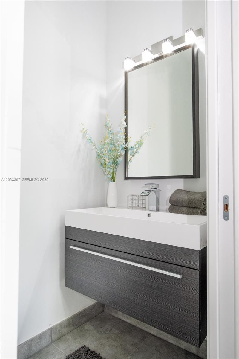 3461 SW 25th St , Unit B, Miami, FL 33133 Photo