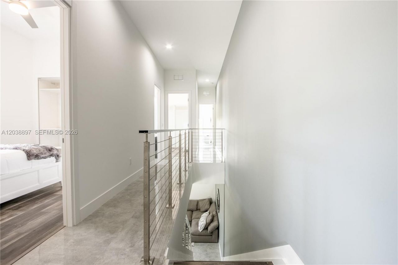 3461 SW 25th St , Unit B, Miami, FL 33133 Photo