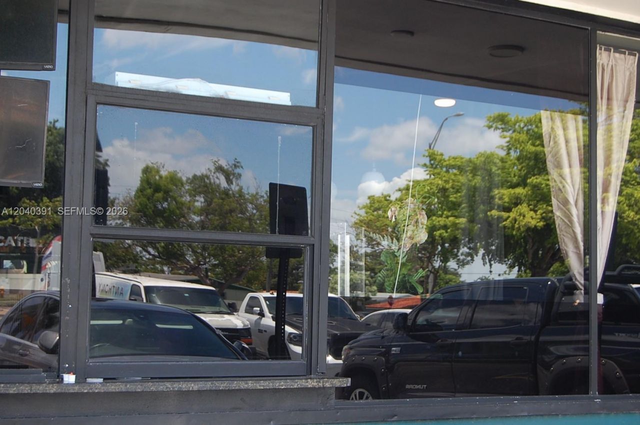 8872 SW 24th St , Miami, FL 33165 Photo