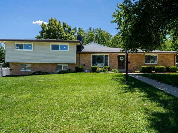 1308 W Kenwick Lane, Peoria, IL 61614