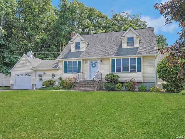 1 Grover Avenue, Thornwood, NY 10594