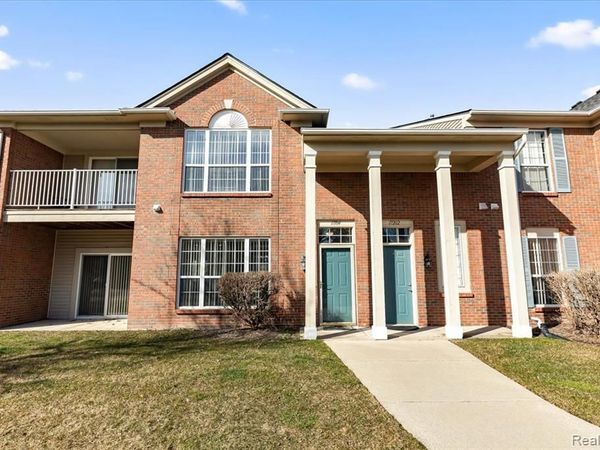 17104 Chesapeake Circle, Commerce Twp, MI 48390