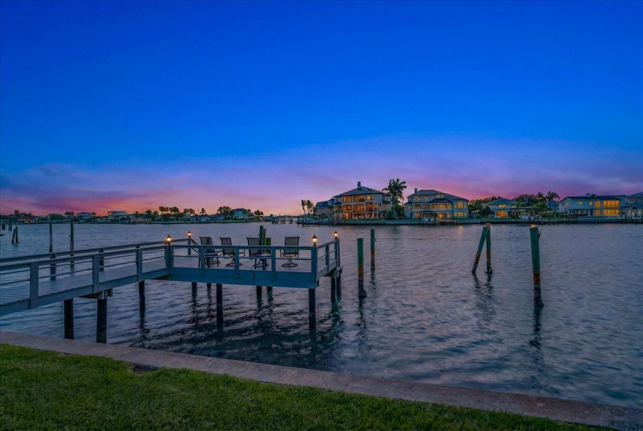 220 Harbor View Lane, Largo, FL 33770 Photo