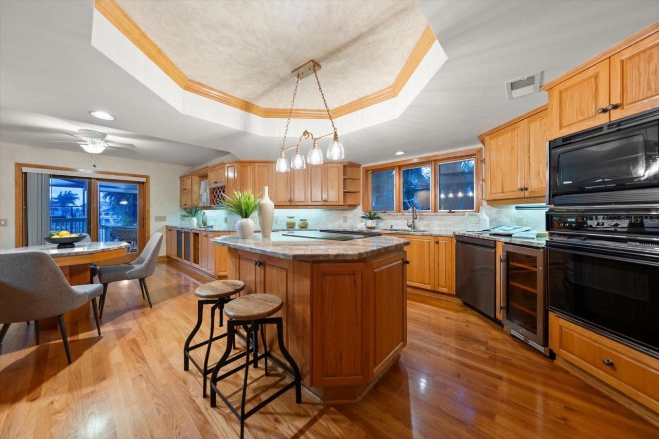 220 Harbor View Lane, Largo, FL 33770 Photo