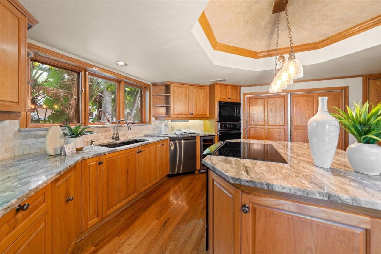 220 Harbor View Lane, Largo, FL 33770 Photo