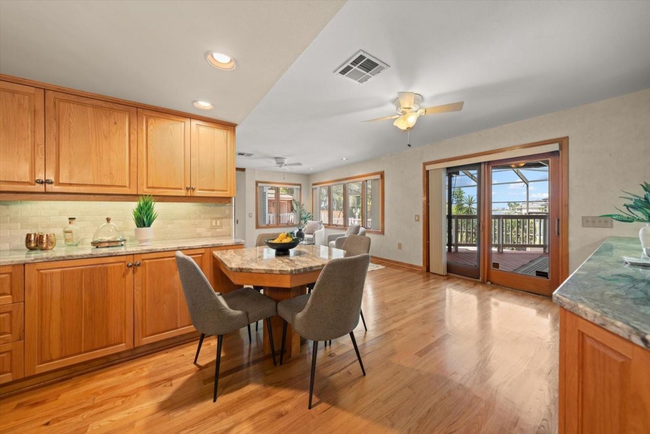 220 Harbor View Lane, Largo, FL 33770 Photo