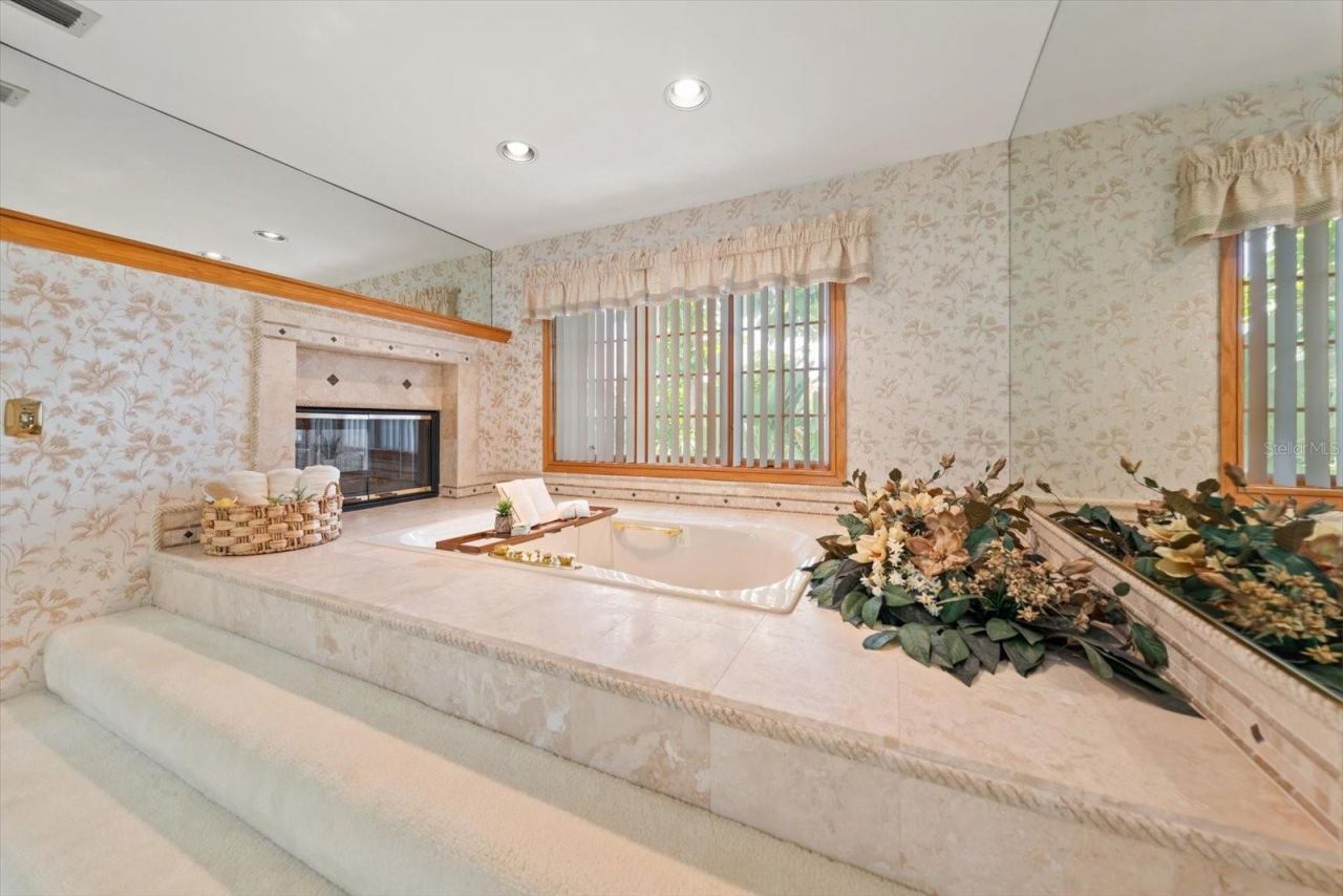 220 Harbor View Lane, Largo, FL 33770 Photo