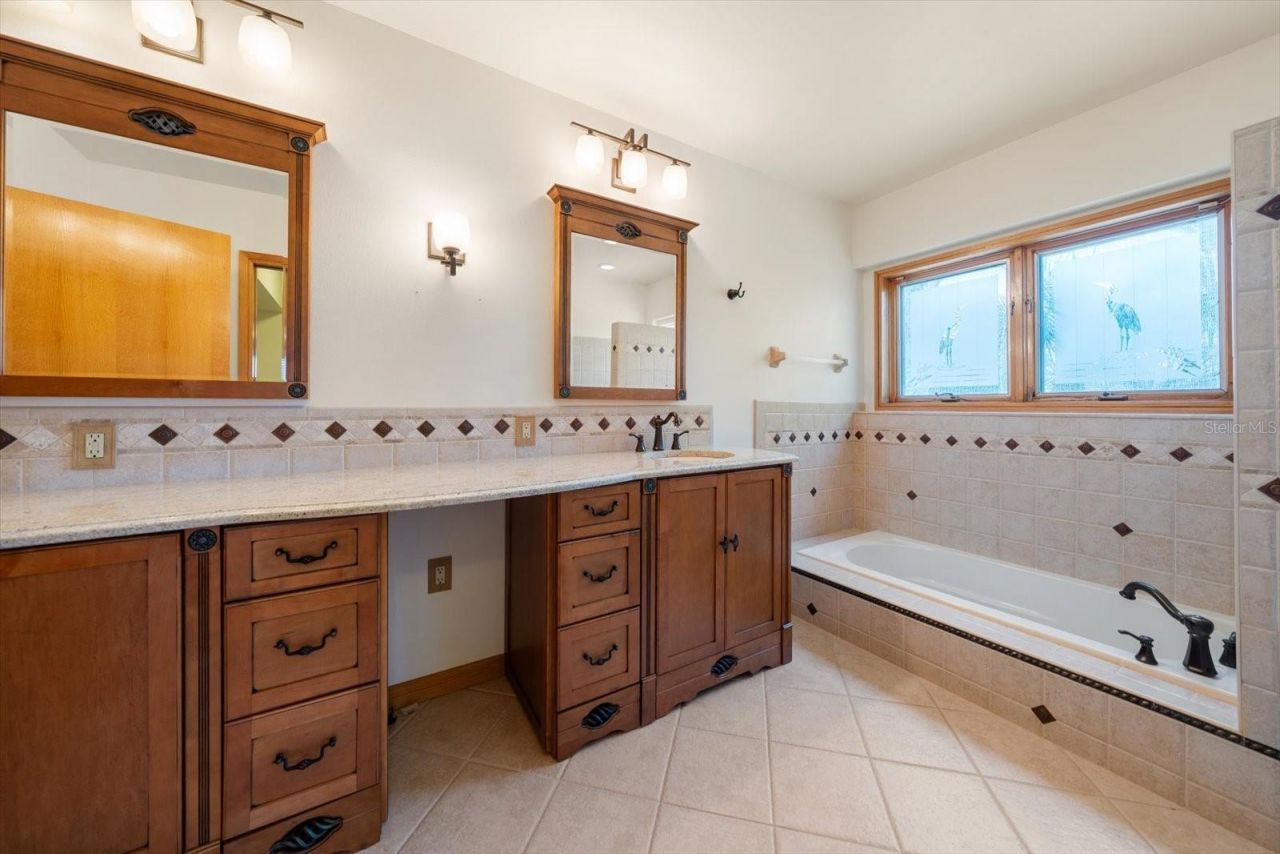 220 Harbor View Lane, Largo, FL 33770 Photo