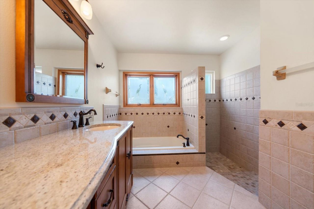 220 Harbor View Lane, Largo, FL 33770 Photo