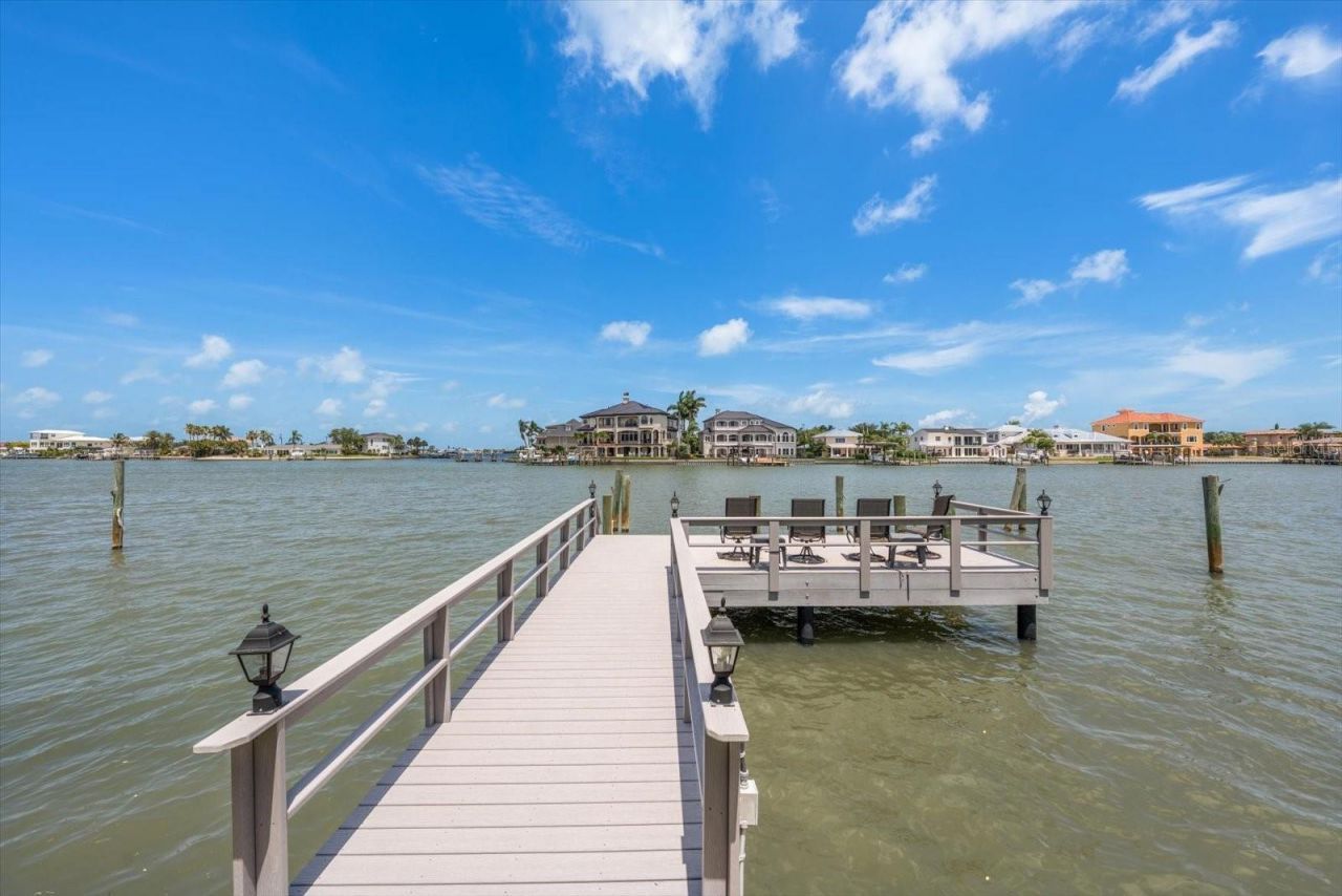 220 Harbor View Lane, Largo, FL 33770 Photo