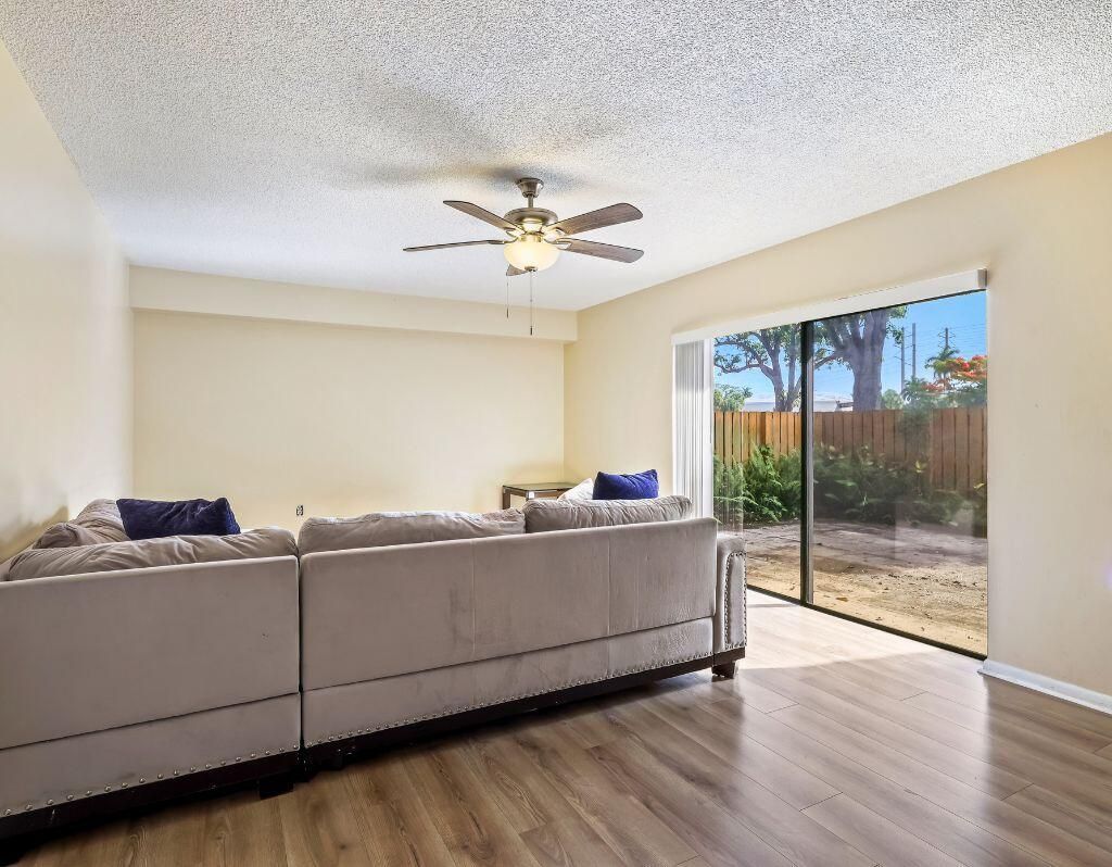 2229 22nd Way, West Palm Beach, FL 33407 Photo