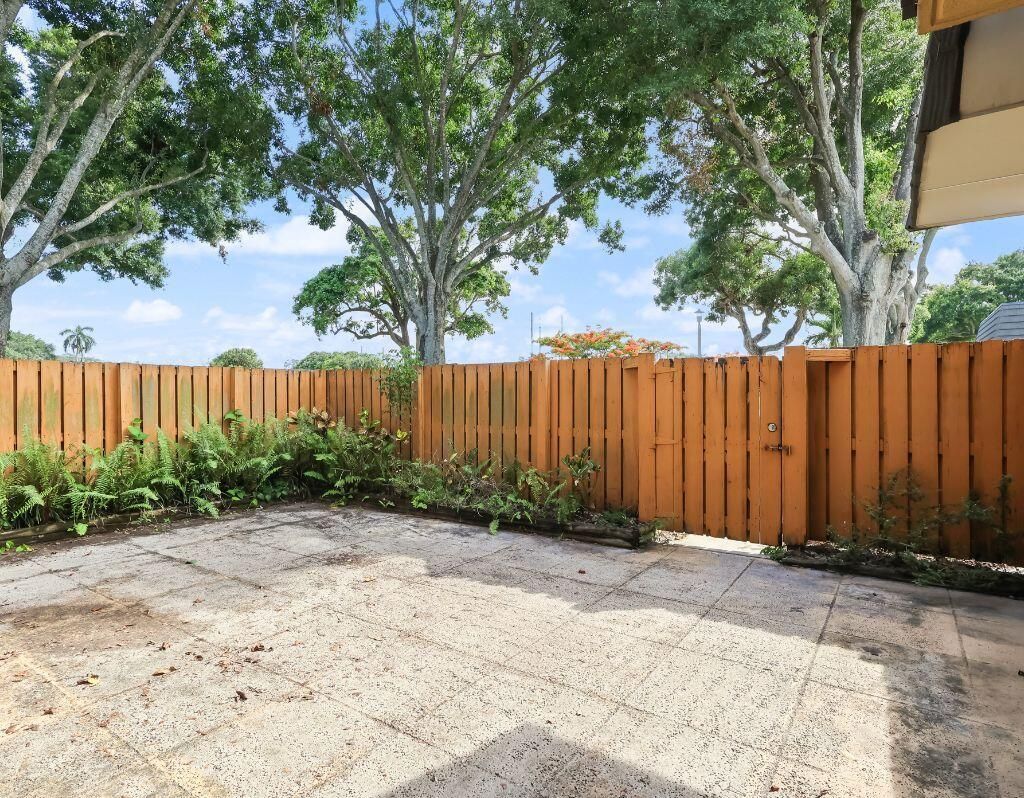 2229 22nd Way, West Palm Beach, FL 33407 Photo
