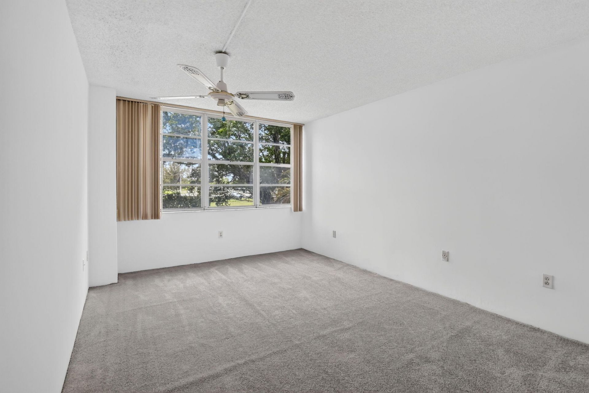 1100 Saint Charles Place, Unit 203, Pembroke Pines, FL 33026 Photo