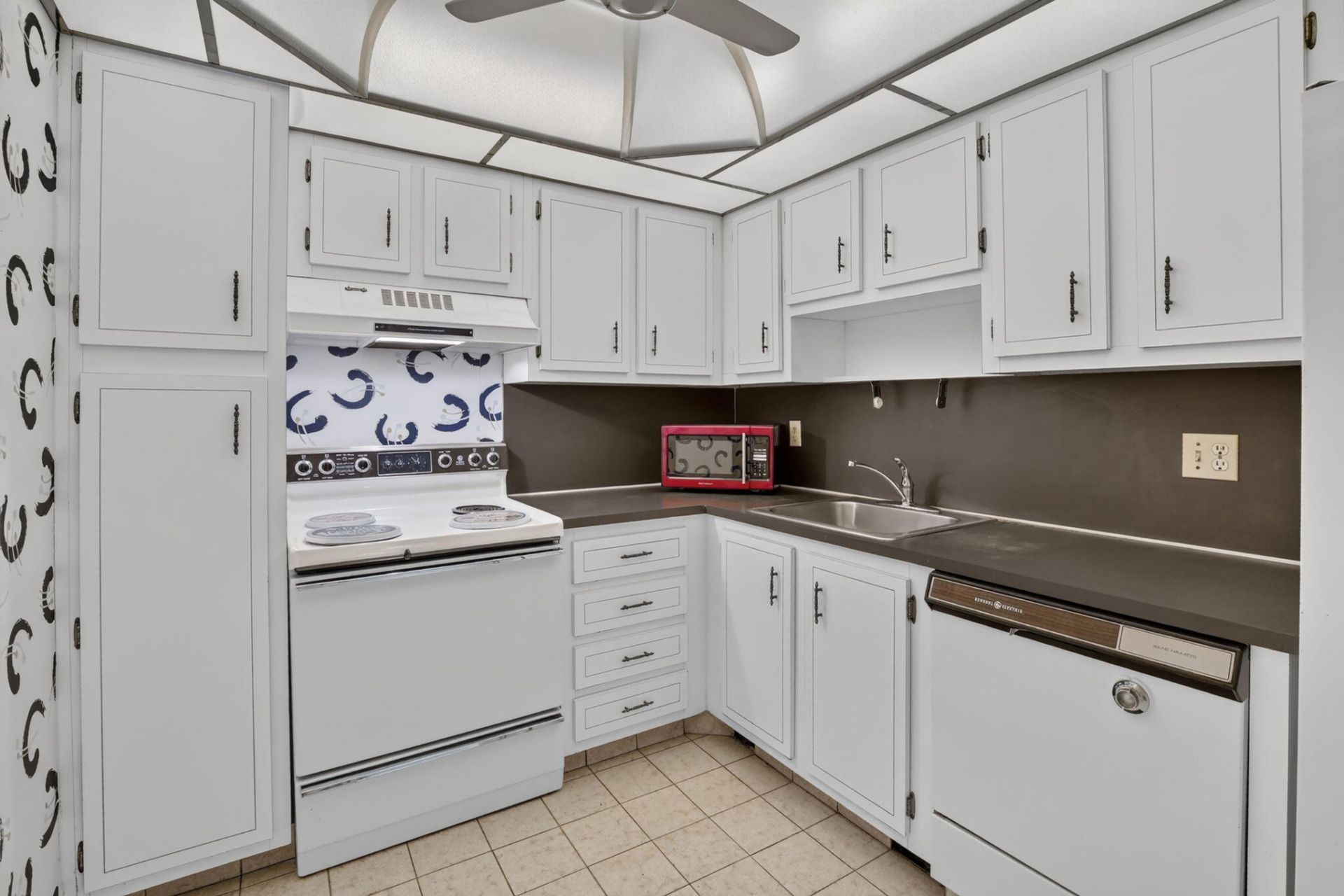 1100 Saint Charles Place, Unit 203, Pembroke Pines, FL 33026 Photo
