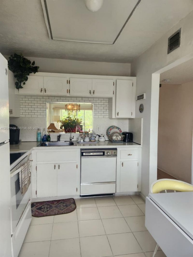 3571 Inverrary Dr , Unit 307, Lauderhill, FL 33319 Photo