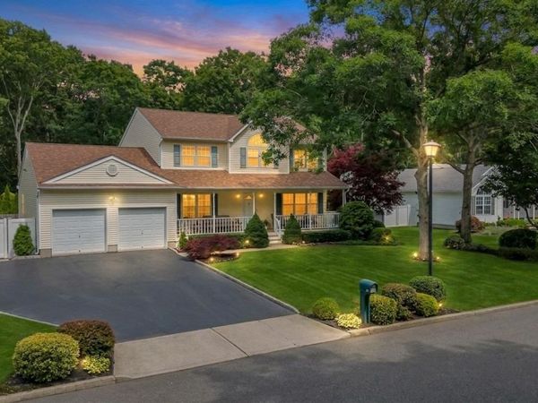 75 Apple Lane , Medford, NY 11763