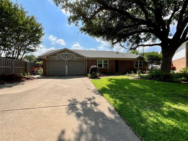 3705 Cobblestone Court, Bedford, TX 76021