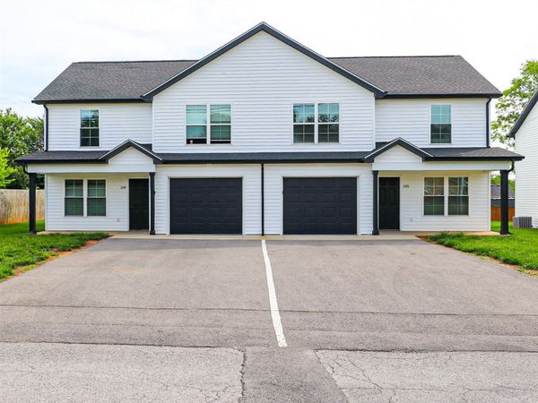 245 & 249 Whispering Hills Boulevard , Bowling Green, KY 42101