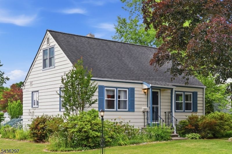 221 W Prospect St, South Bound Brook, NJ 08880 Main Photo