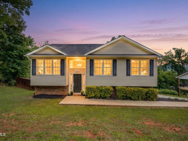 220 Old Siam Road, Elizabethton, TN 37643