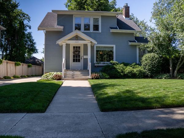 1117 E Olive Street, Bloomington, IL 61701